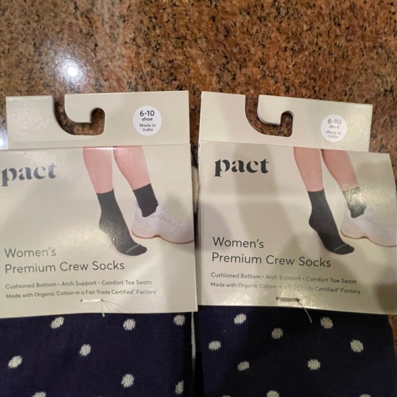 Pact Eclipse Dot Premium Crew Socks Two Pair NWT! Retail: $24 - Picture 4 of 8